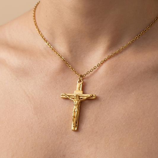 Collar Cruz Dorada “Fe Eterna”